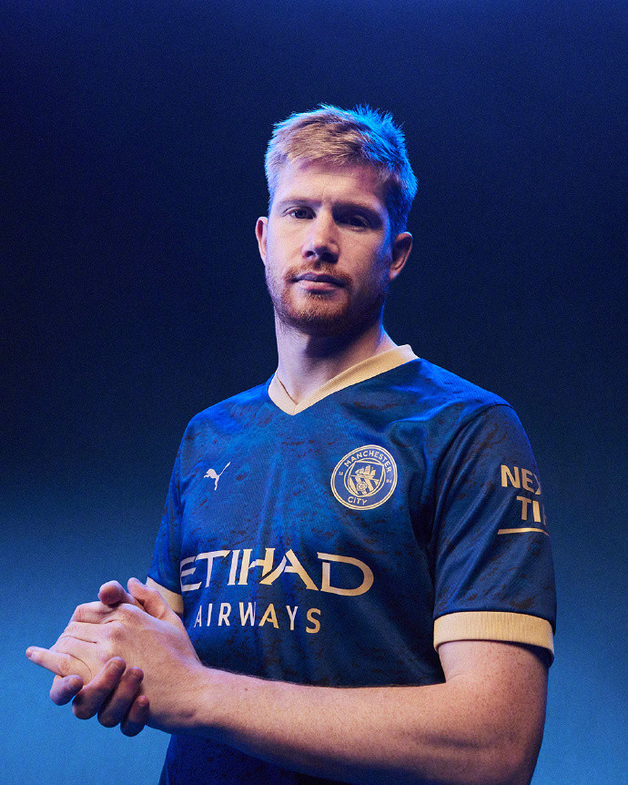 每体：博阿滕在巴萨体育城训练数日，并与弗里克会面