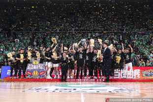 普斯卡什奖有力竞争者！绿巨人胡尔克打入了一粒绝对惊世骇俗的进球！