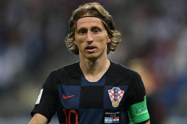 中后卫超长奔袭破门，帅炸了