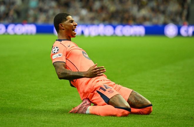 尤文官方：弗朗西斯科-孔塞桑当选队内10月最佳球员